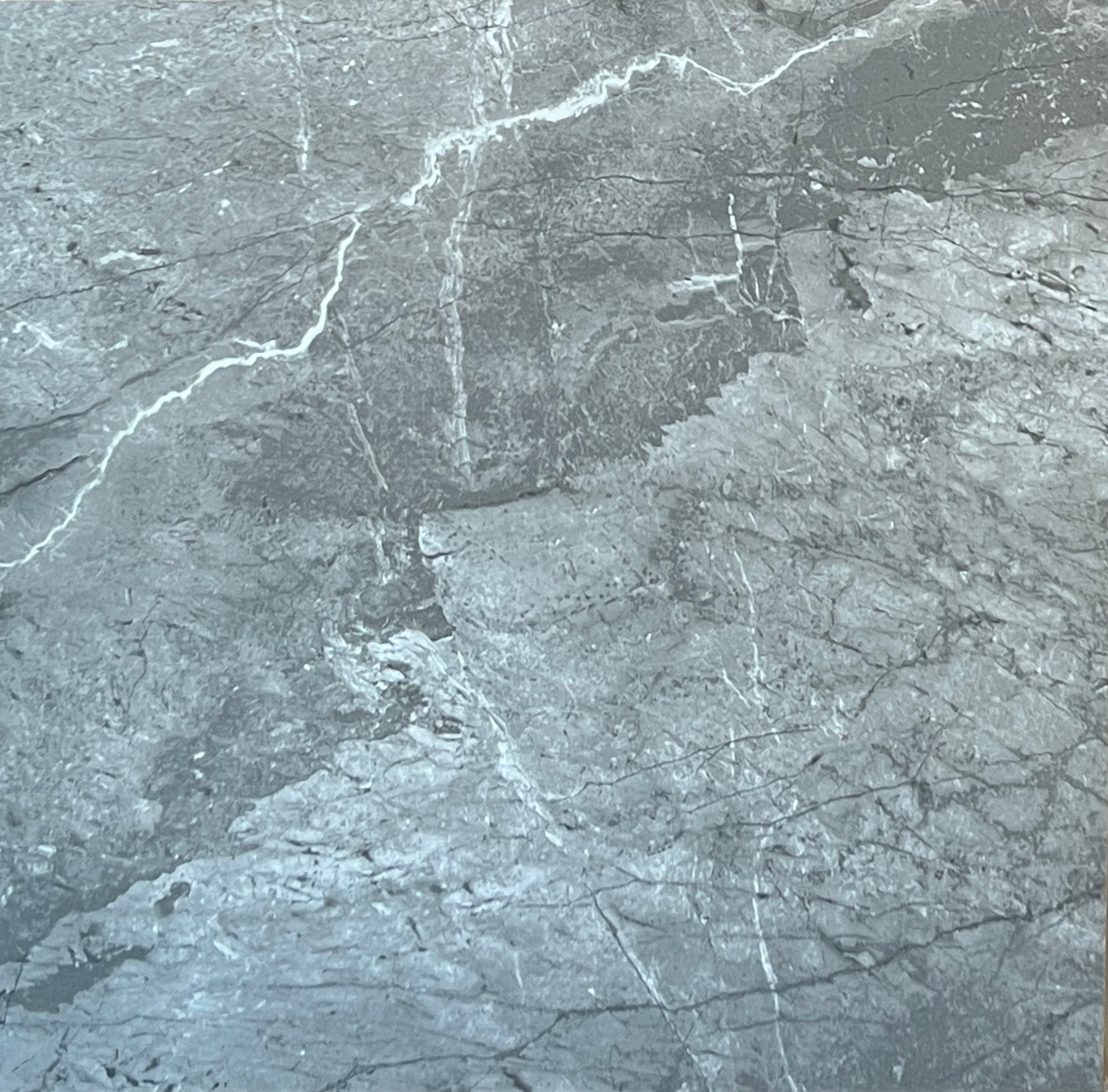 STRATO GREY GLOSS 600X600