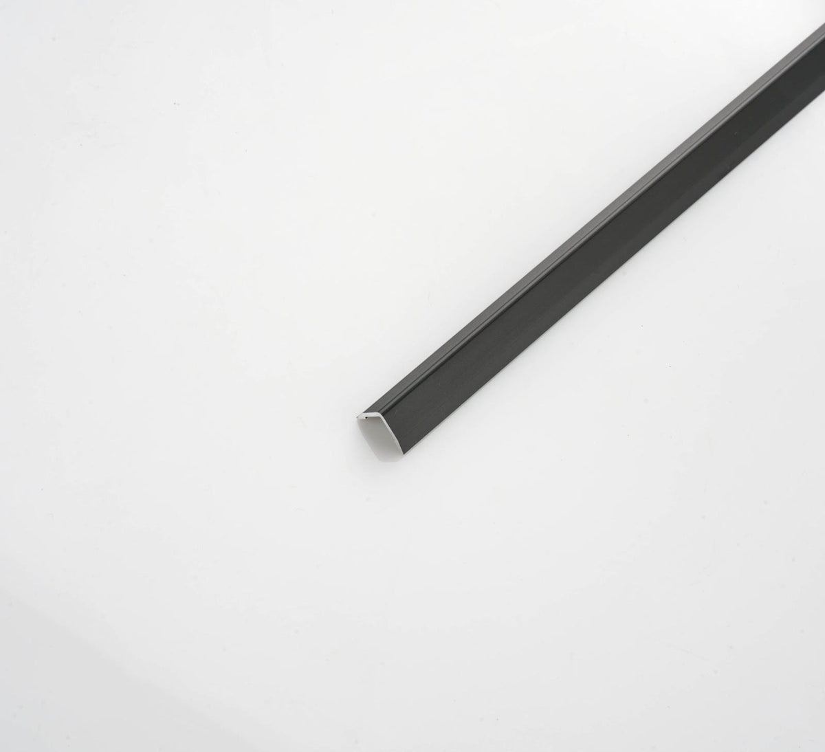 Gripmax aluminium corner angle, manufacturer range photograph