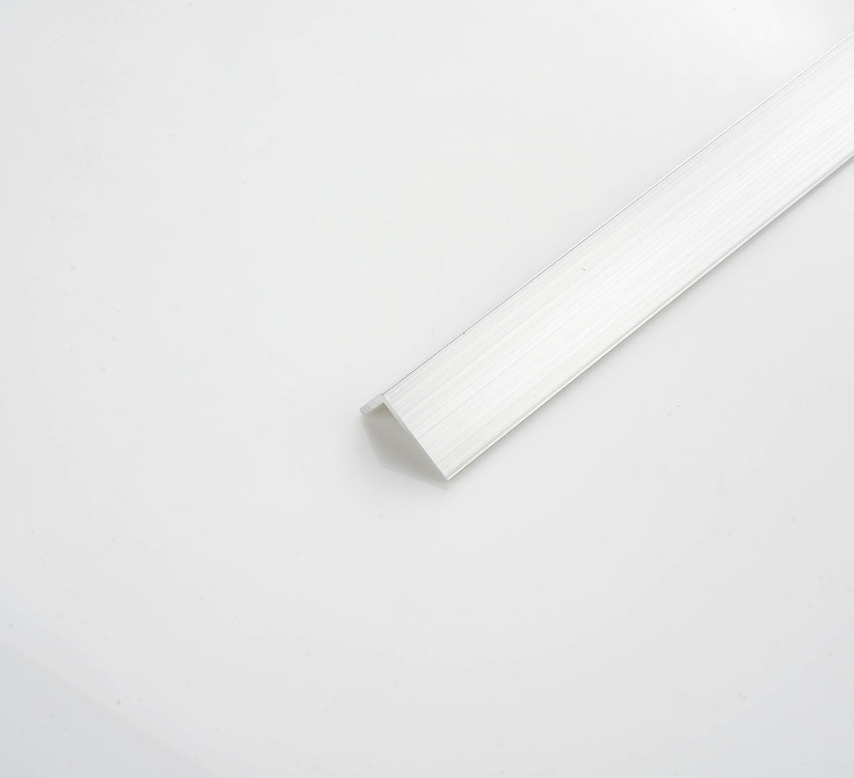 Gripmax aluminium corner angle, manufacturer range photograph
