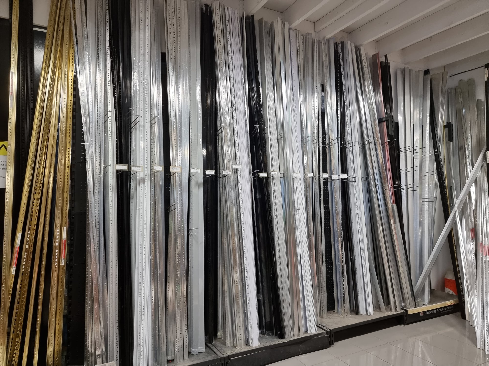 Hardware for tile fitting