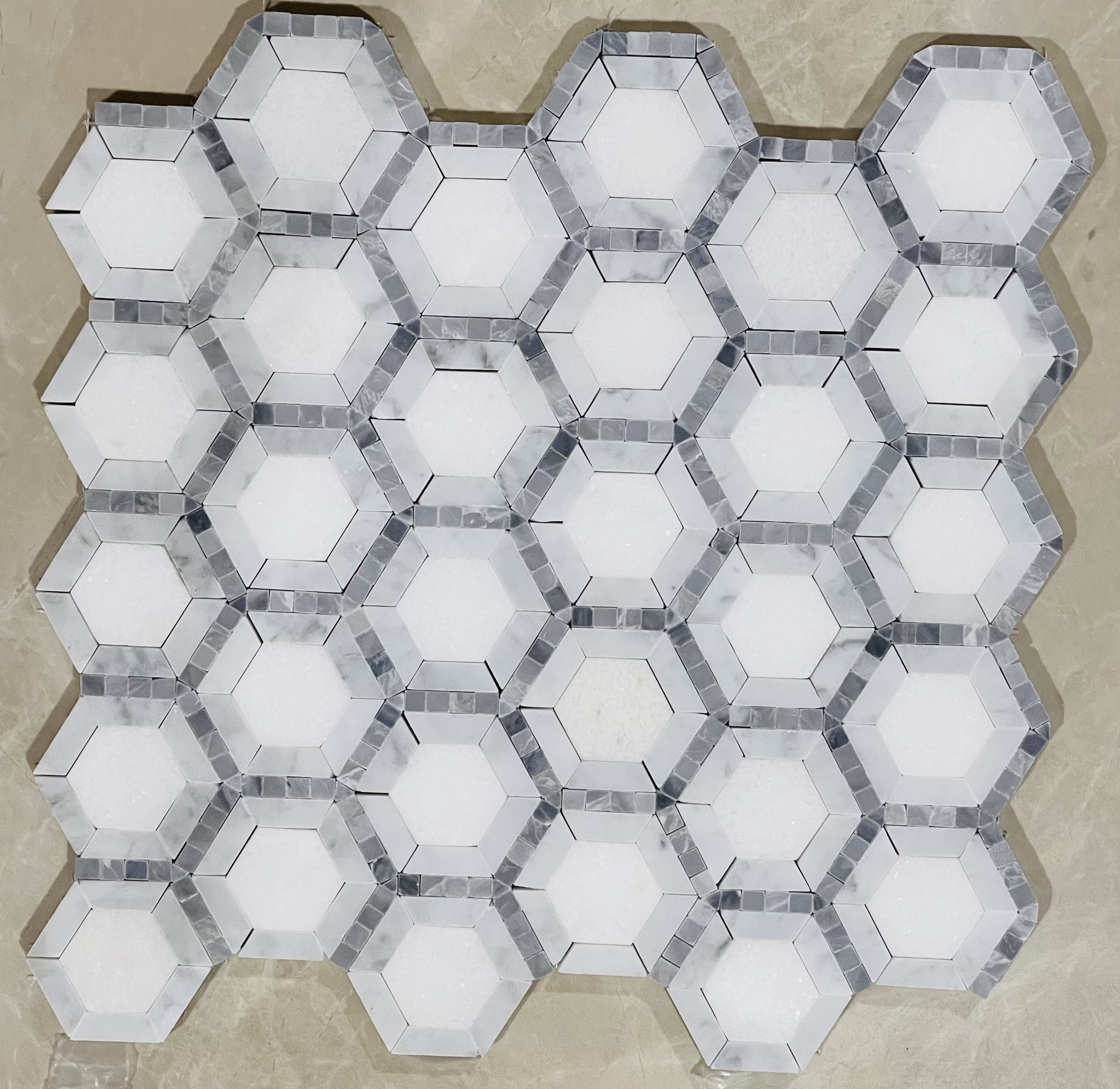 HEXAGON WHITE AND GREY CHIP MOSAIC